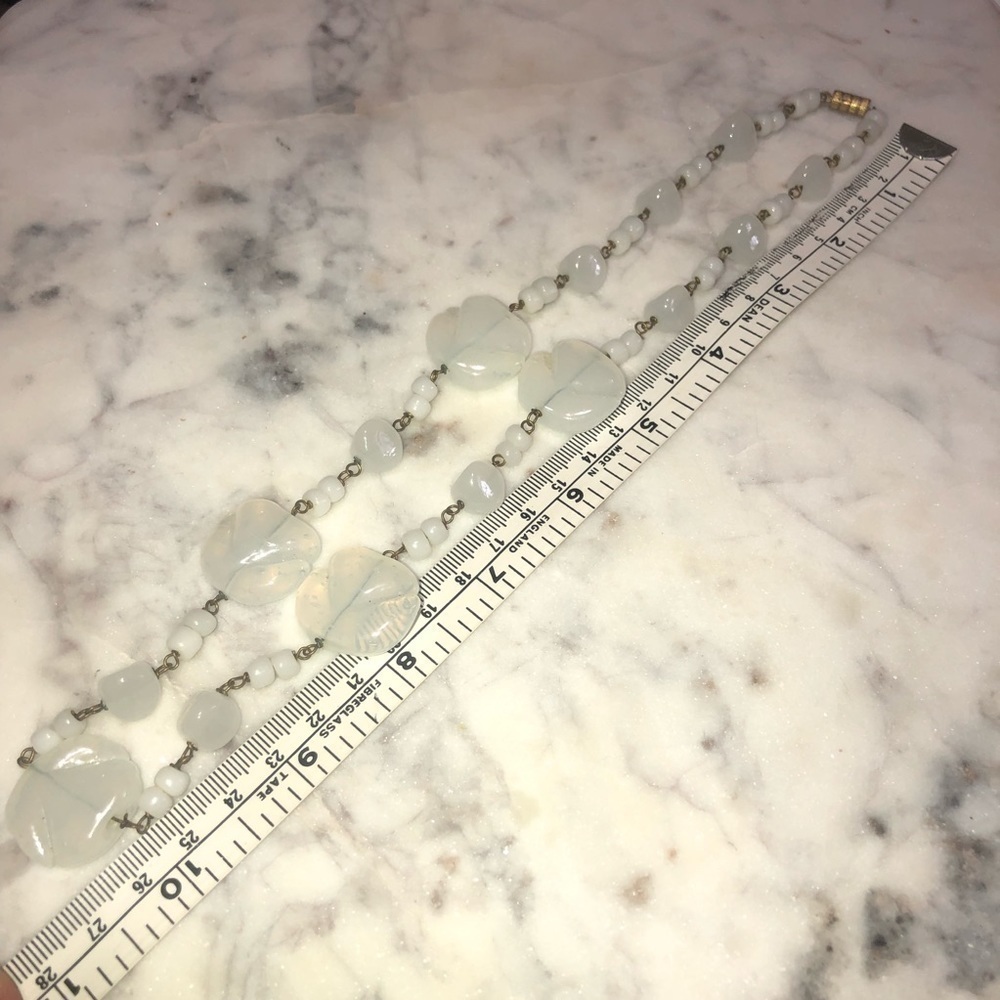 VTG Opalescent Glass Leaf Beaded Necklace w Screw Clasp 21” - Picture 5 of 5